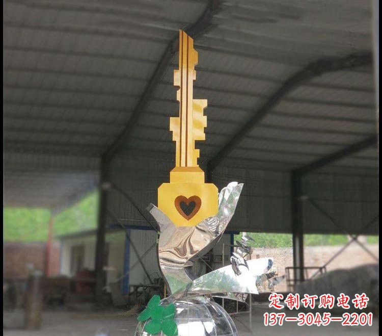 河南不锈钢校园手提钥匙雕塑