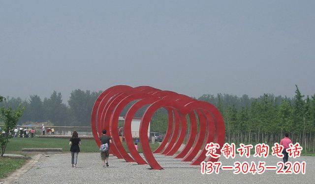河南不锈钢心形拱门雕塑美丽而神圣