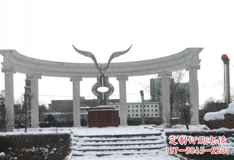 河南雄鹰展翅——一件精美的不锈钢雕塑