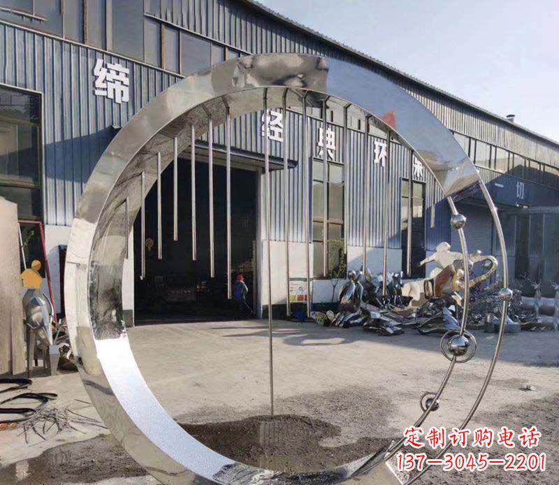 河南不锈钢旋转流水圆环雕塑