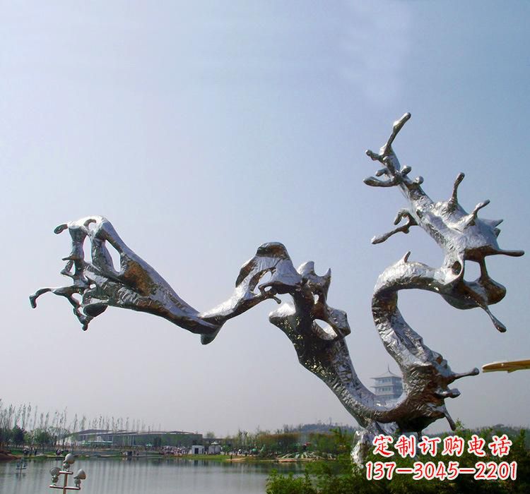 河南不锈钢水滴雕塑体现自然之美