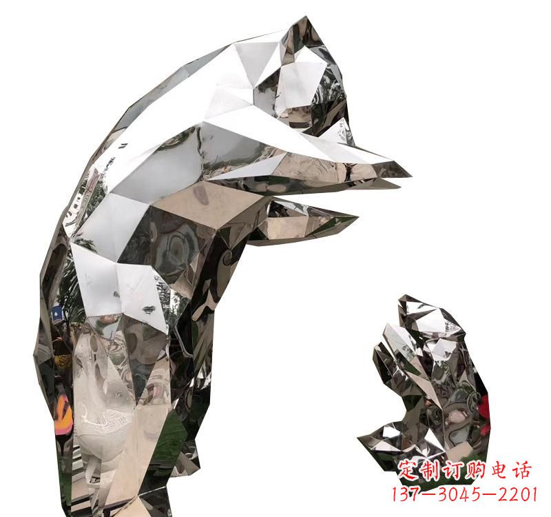 河南不锈钢园林熊猫雕塑——传承中国文化