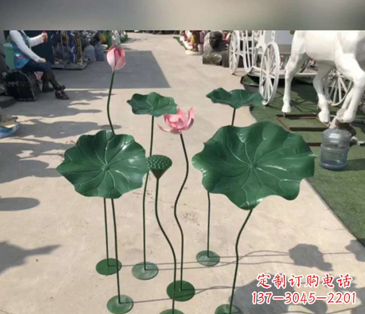 河南不锈钢荷花雕塑象征着美丽的永恒