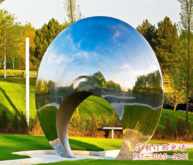 河南环环相扣的圆环雕塑
