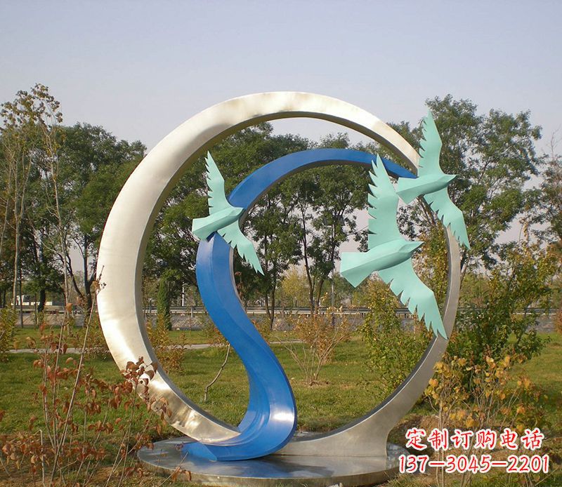 河南不锈钢圆环雕塑精致而优雅