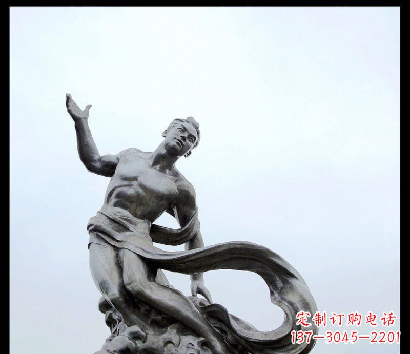 河南浪花上的勇敢者——不锈钢站立的男人雕塑