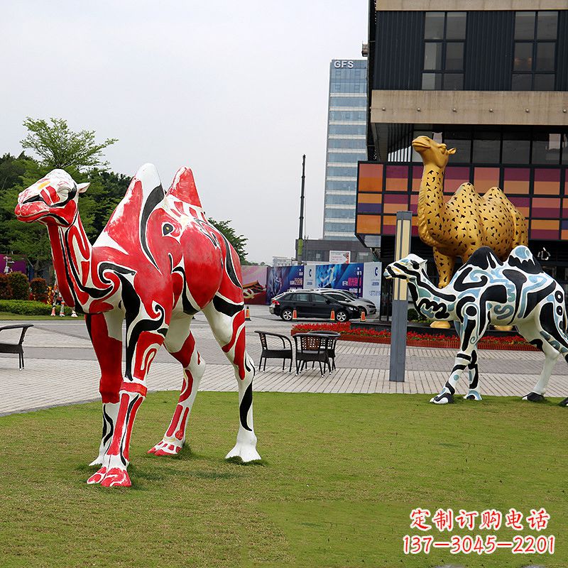 河南彩绘骆驼不锈钢雕塑城市园林的精美装饰