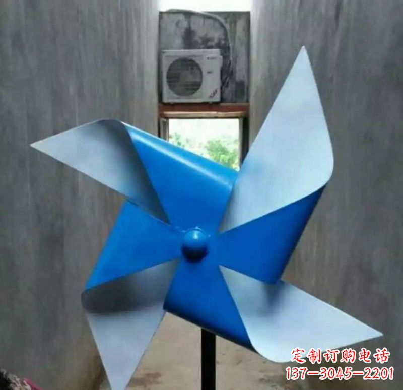 河南色彩斑斓的不锈钢风车雕塑