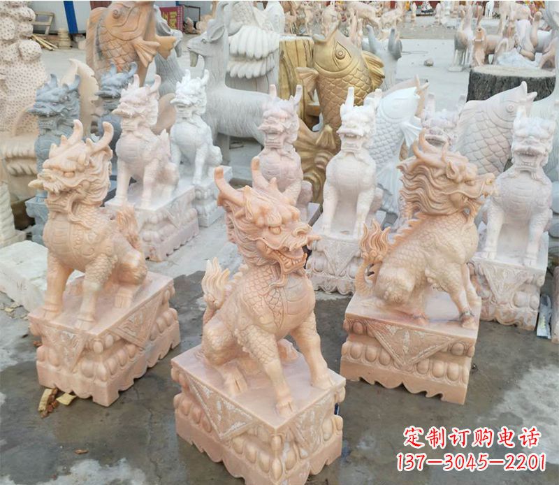河南踩球晚霞红门口镇宅石雕麒麟