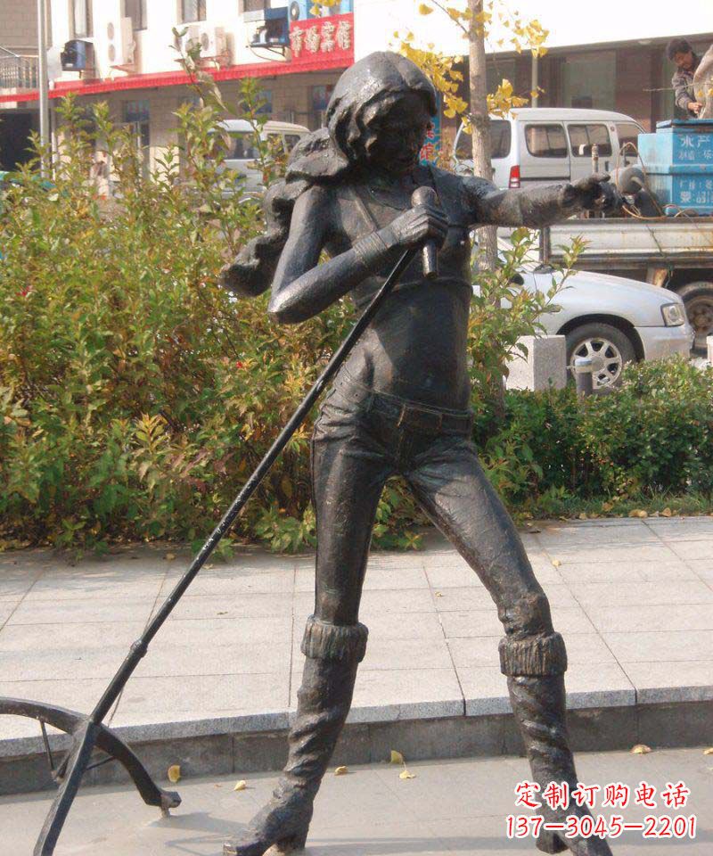 河南唱歌的女人街边景观铜雕