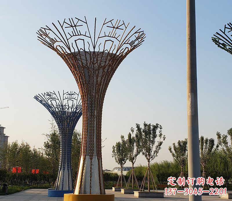 河南城市景观的点缀——不锈钢树叶雕塑