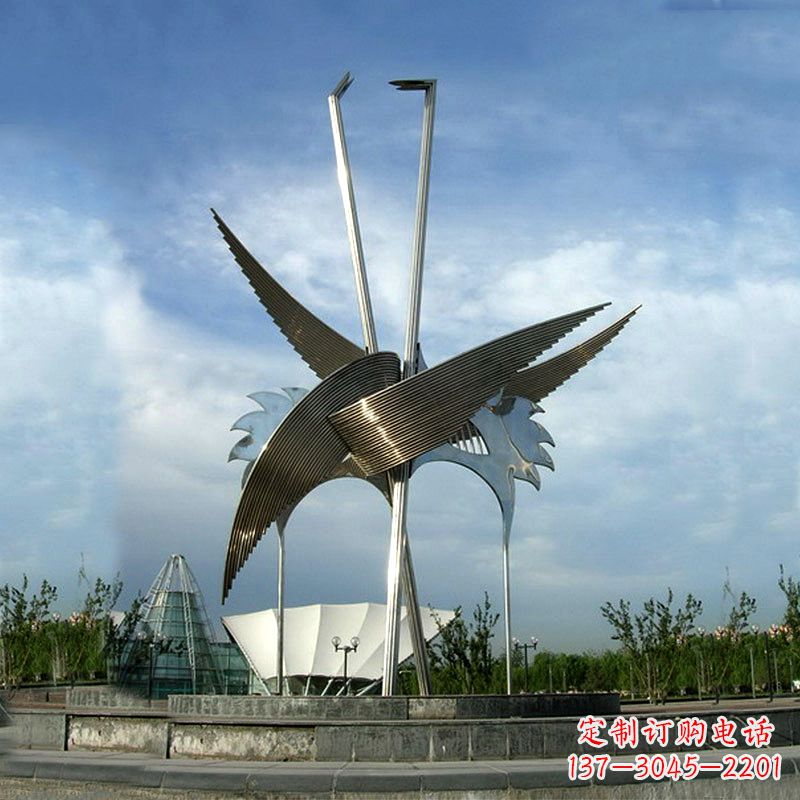 河南城市广场精美仙鹤雕塑