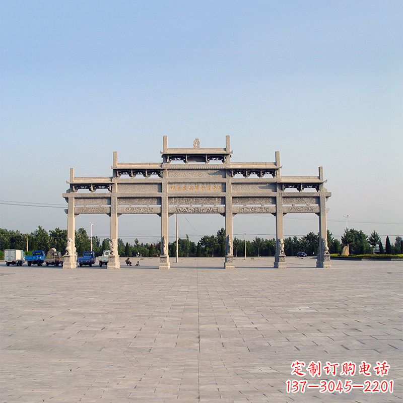 河南城市广场冲天式石雕牌坊