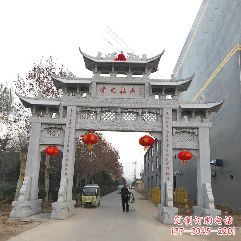 河南社区石雕牌坊传承中国传统文化