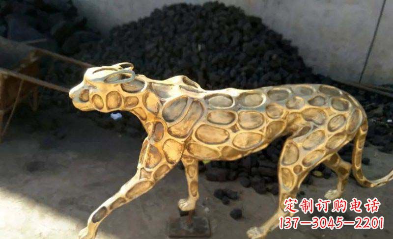 河南雄健的豹雕塑