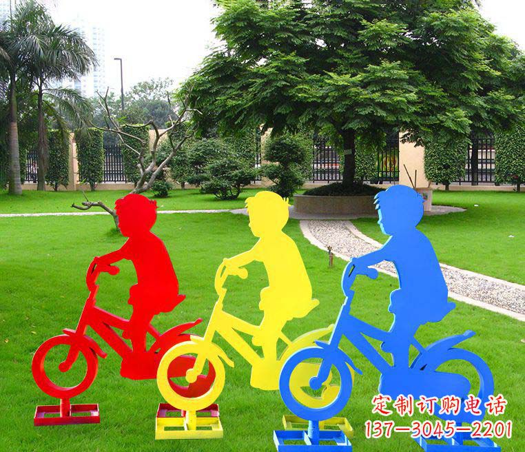 河南抽象男孩骑单车雕塑