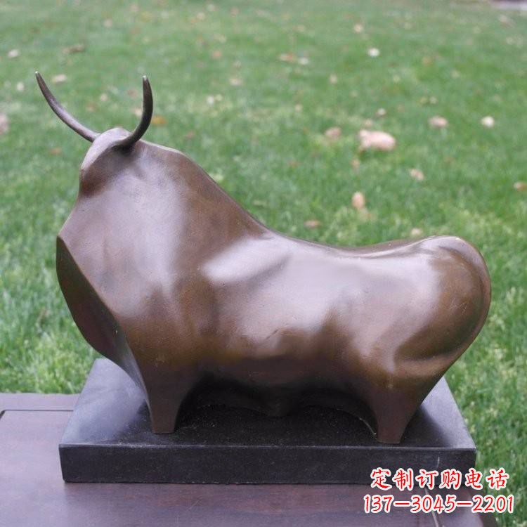 河南抽象十二生肖铜牛动物雕塑摆件