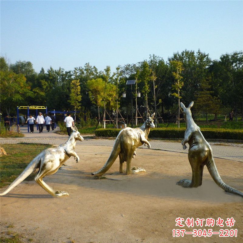 河南袋鼠雕塑点缀小区公园和谐景观