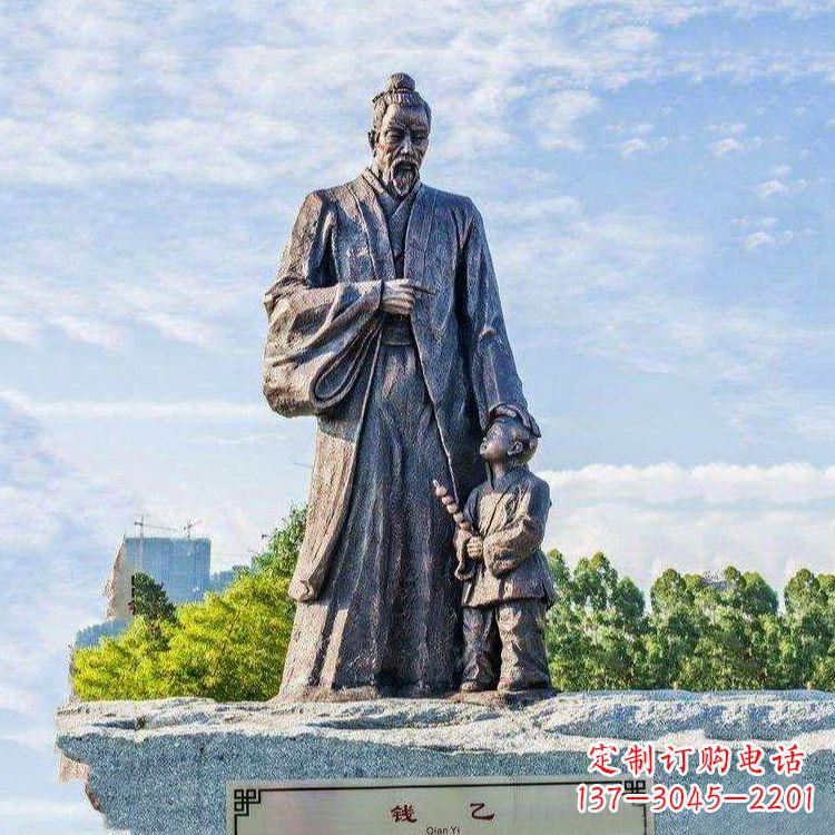 河南纯铜钱乙雕像传承历史的象征