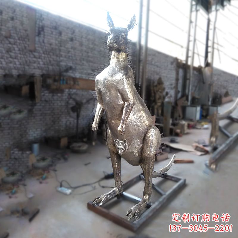 河南纯铜铸造的袋鼠雕塑