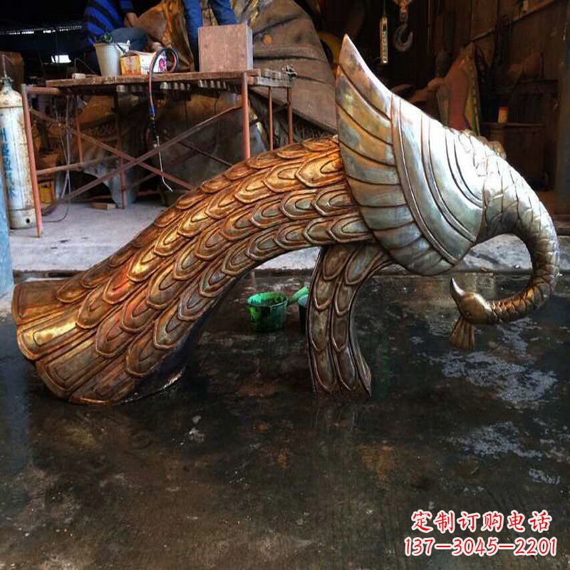 河南铸造精美孔雀雕塑