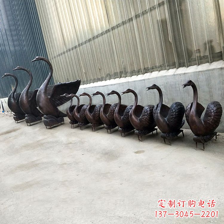 河南精致的铜质天鹅雕塑