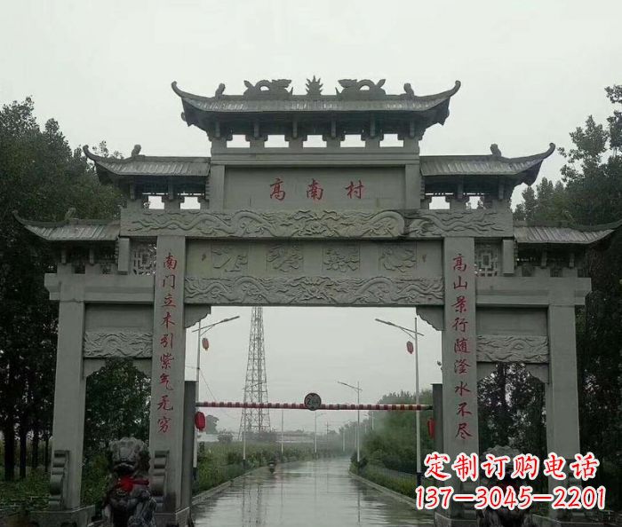 河南村口的石雕牌楼——缅怀传统文化