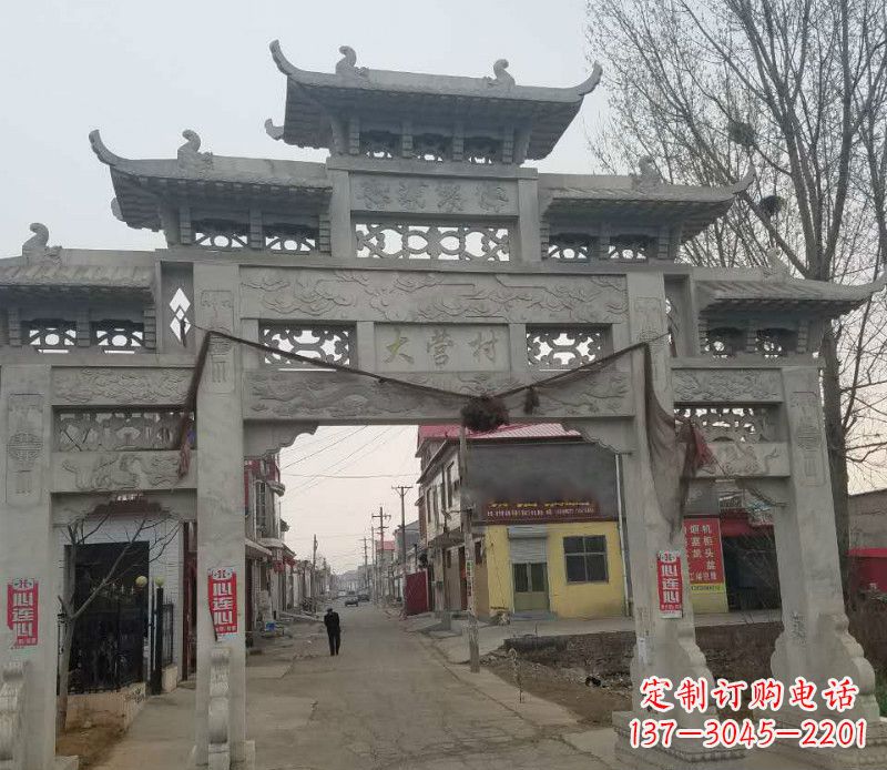 河南村庄三门石牌坊石雕传承古老文化