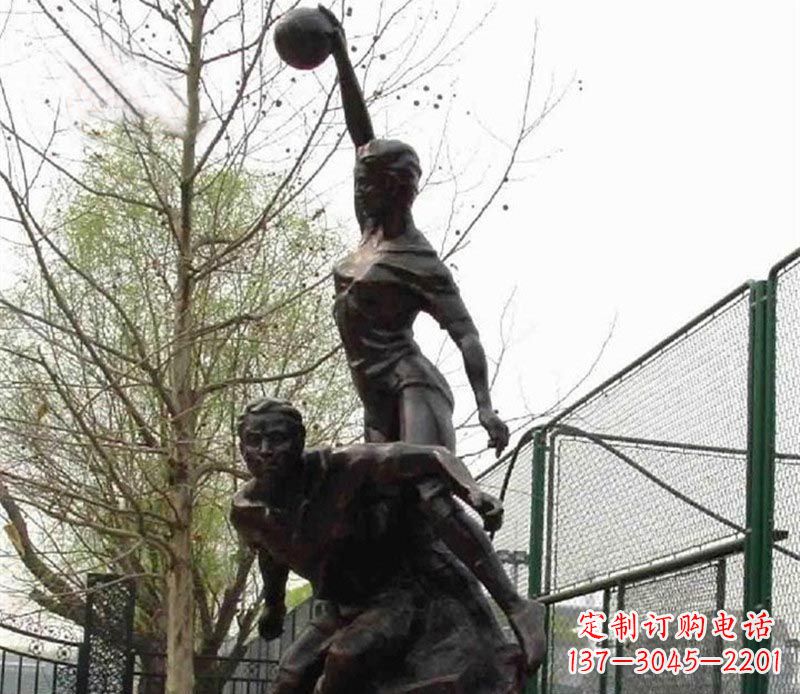 河南打篮球的运动员铜雕