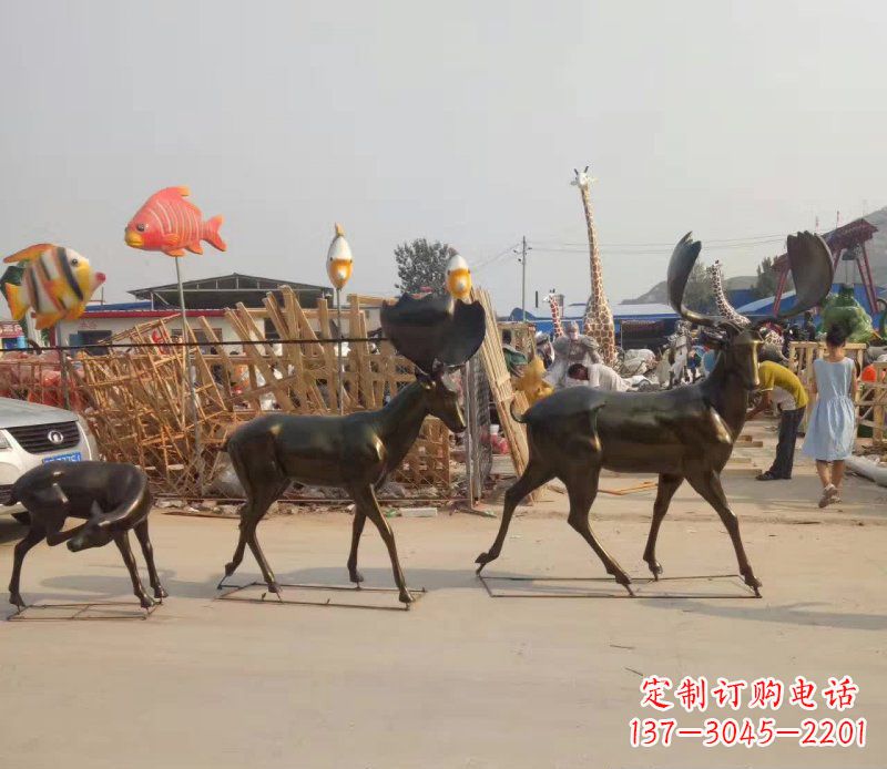 河南大角鹿群的铜雕美丽的艺术精品