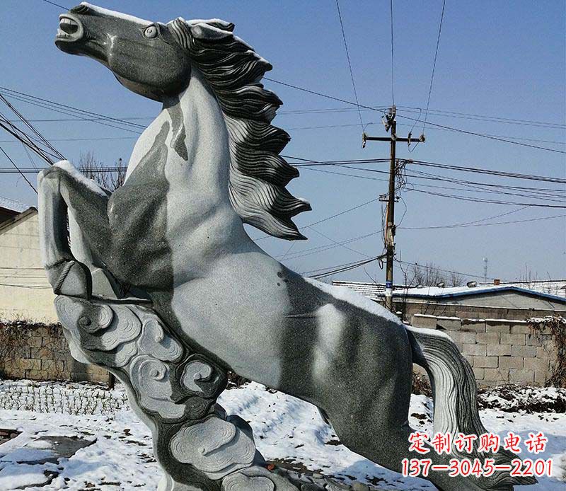 河南传统工艺马踏祥云石雕
