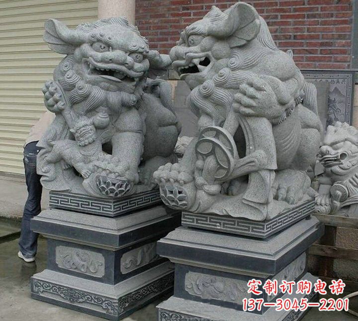 河南大理石南方狮子献钱狮雕塑