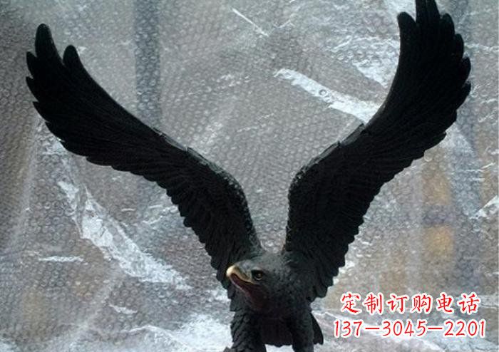 河南大鹏展翅玻璃钢老鹰雕塑