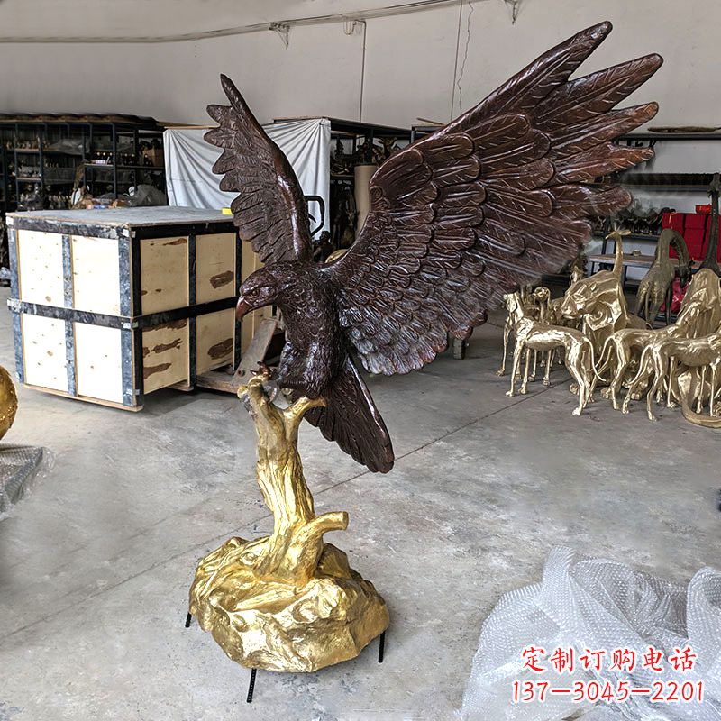 河南大鹏展翅老鹰铜雕