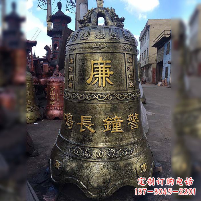 河南大铜钟雕塑