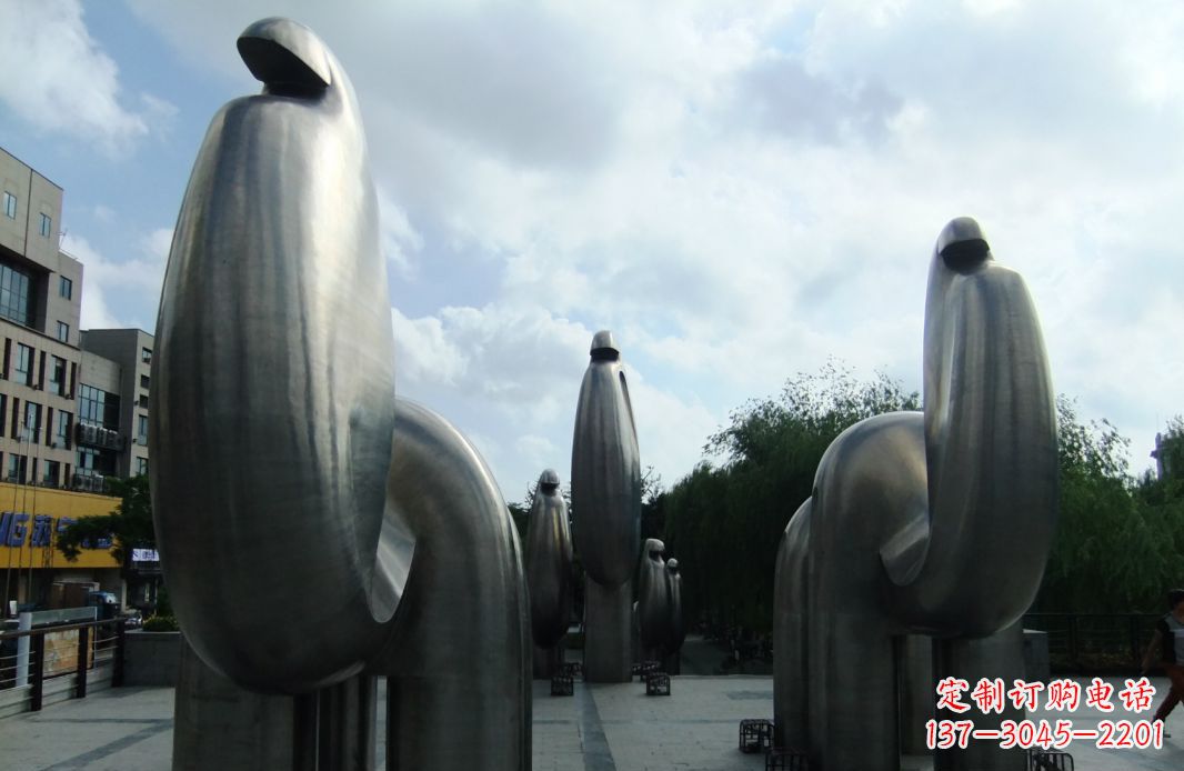 河南精致不锈钢抽象骆驼雕塑