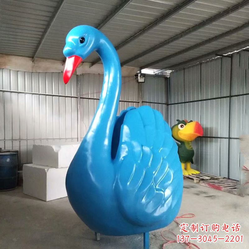 河南高雅大气的彩绘天鹅雕塑