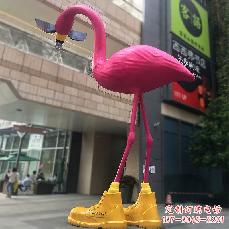 河南精美多彩的火烈鸟雕塑