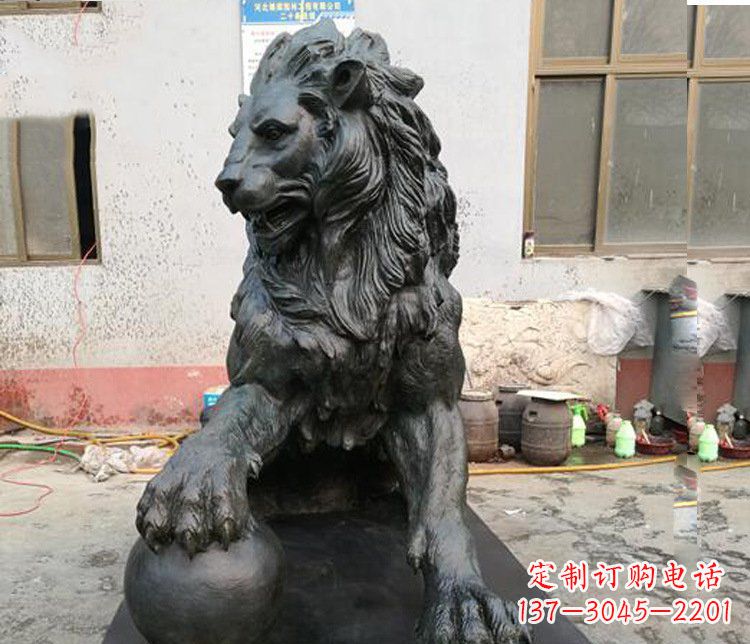 河南大型西方踩球狮子铜雕塑