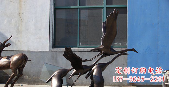 河南大雁飞翔铸铜雕塑