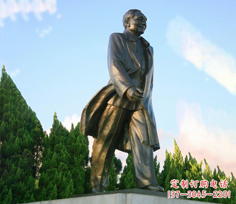 河南邓小平广场伟人铜雕