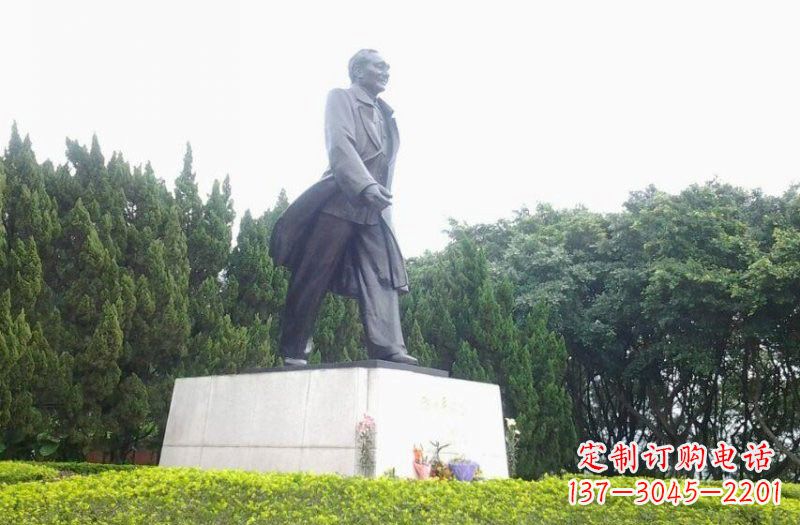 河南邓小平铜雕——传承伟人精神,流传中国精神