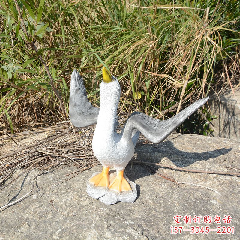 河南祈求和平的雕塑少女