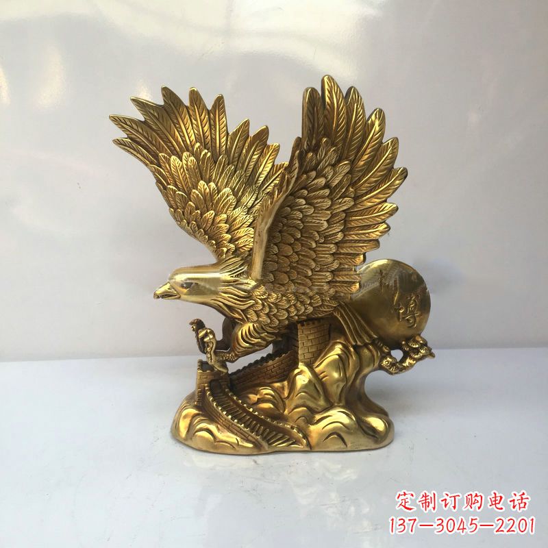 河南高雅迷人的镀金铜老鹰雕塑