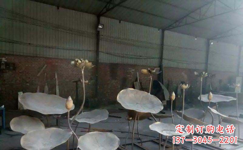 河南锻铜荷叶荷花广场景观雕塑
