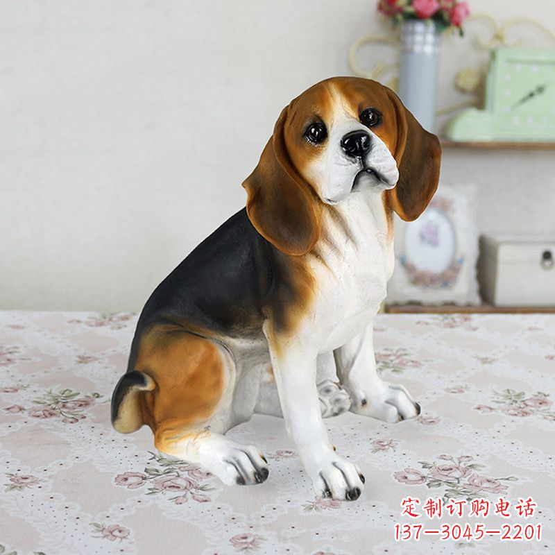 河南玻璃钢蹲姿仿真比格犬雕塑