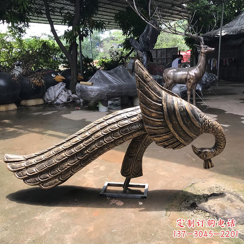 河南仿铜玻璃钢孔雀雕塑