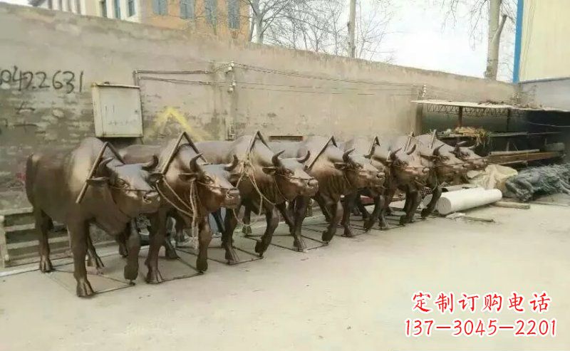 河南仿铜牛玻璃钢动物雕塑
