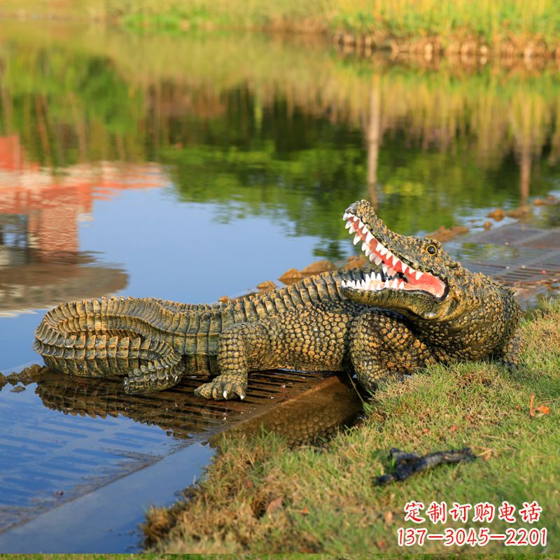 河南仿真鳄鱼雕塑湿地公园水塘水景动物摆件
