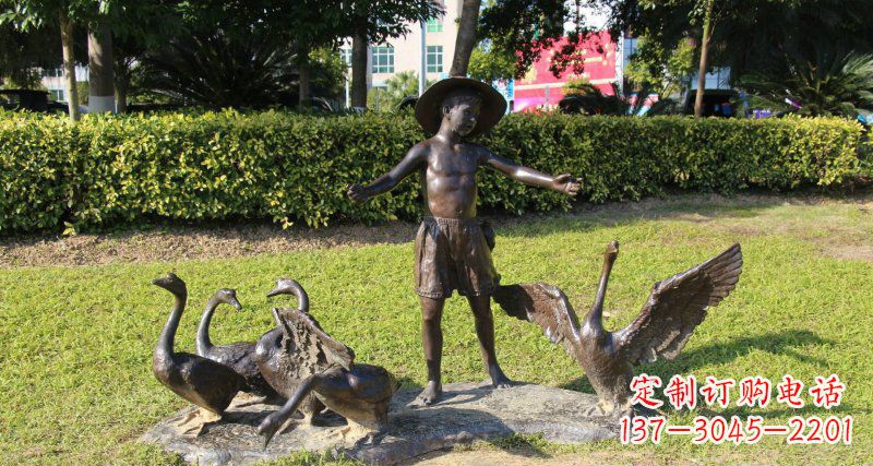 河南铜雕塑——小男孩放鸭子